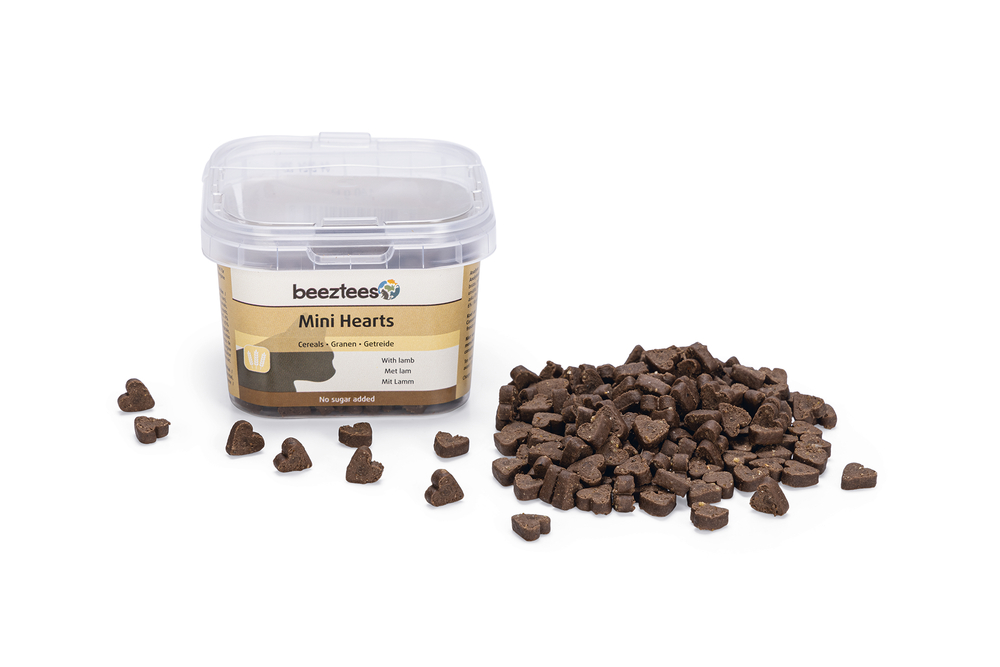 Beeztees Mini Hearts Lam kattensnacks 140 gram